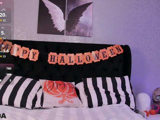 MiaBlue live cam on BongaCams