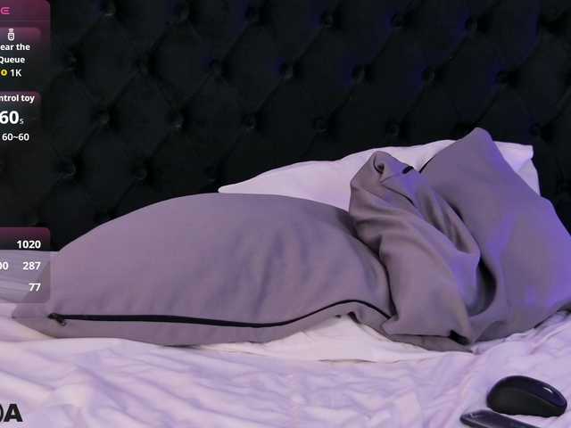 MiaBlue live cam on BongaCams