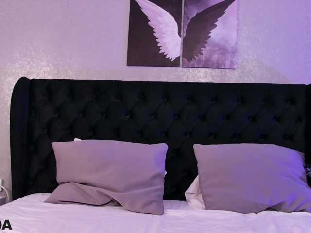 MiaBlue live cam on BongaCams