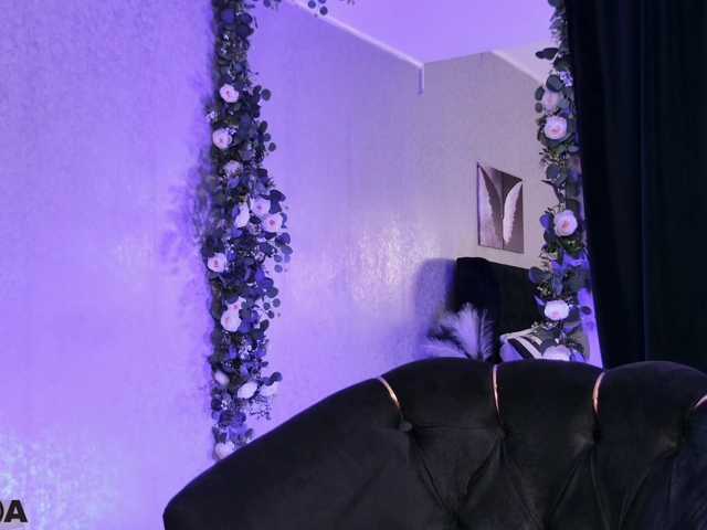 MiaBlue live cam on BongaCams