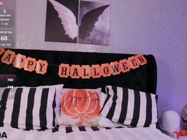 MiaBlue live cam on BongaCams
