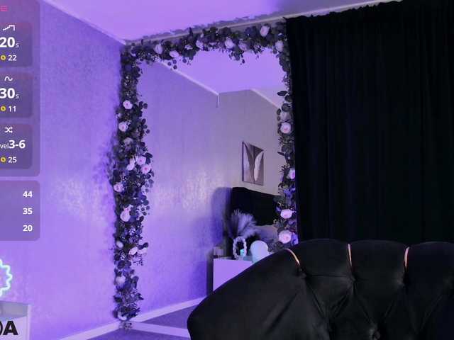MiaBlue live cam on BongaCams