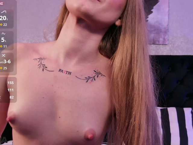 MiaBlue live cam on BongaCams
