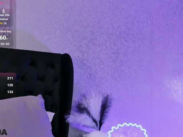 MiaBlue live cam on BongaCams