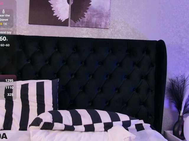 MiaBlue live cam on BongaCams