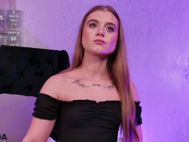 MiaBlue live cam on BongaCams