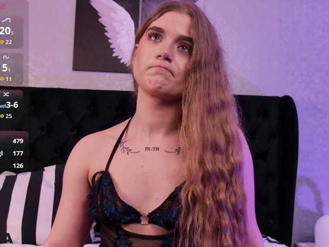 MiaBlue live cam on BongaCams
