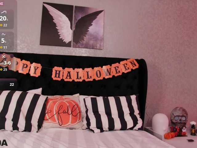 MiaBlue live cam on BongaCams