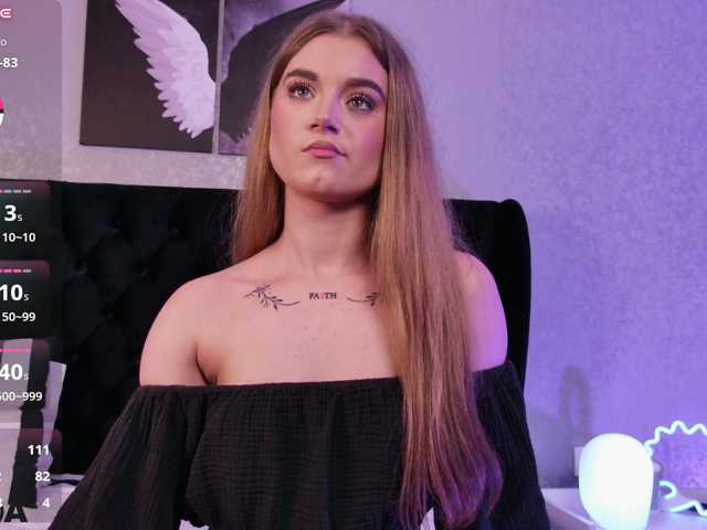 MiaBlue live cam on BongaCams