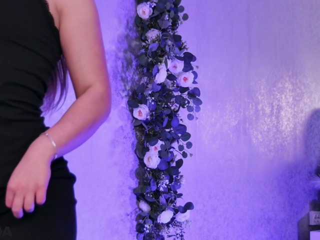 MiaBlue live cam on BongaCams