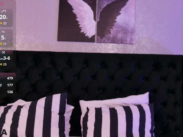 MiaBlue live cam on BongaCams