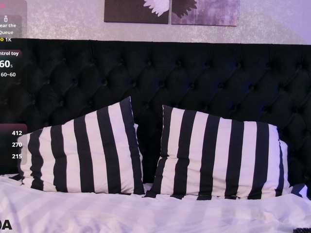 MiaBlue live cam on BongaCams