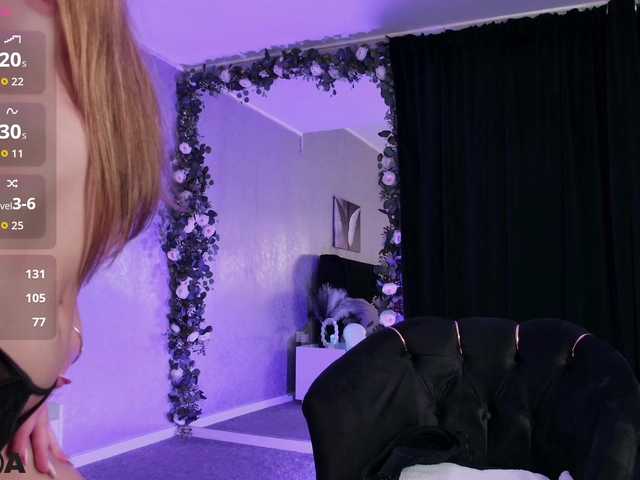 MiaBlue live cam on BongaCams