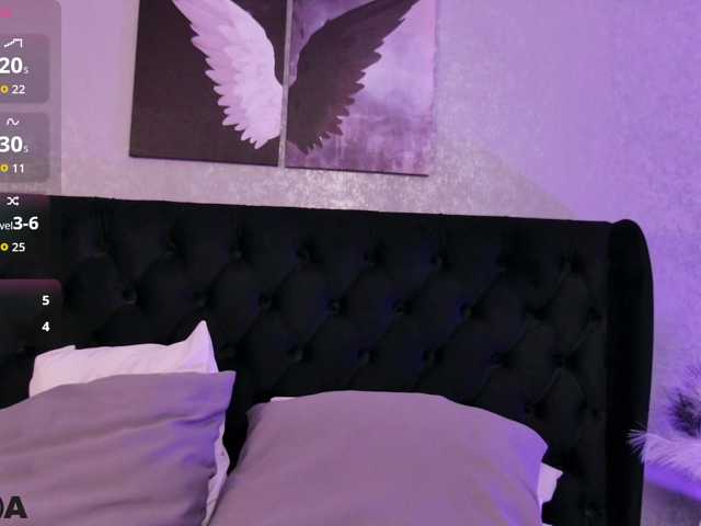 MiaBlue live cam on BongaCams