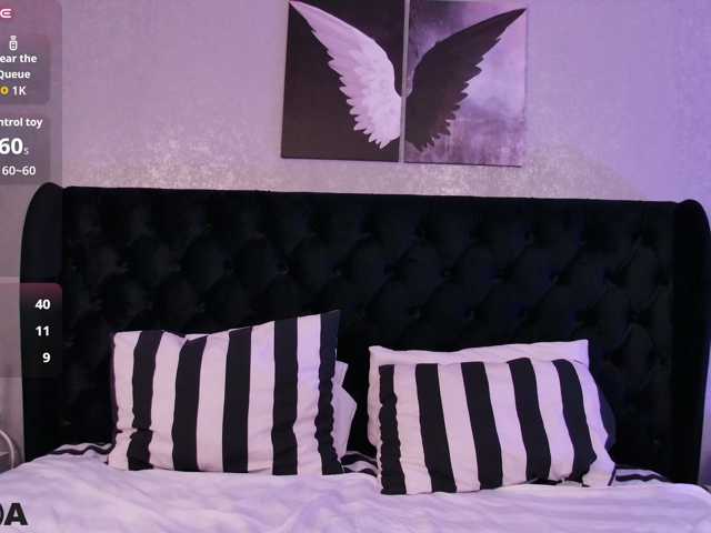 MiaBlue live cam on BongaCams