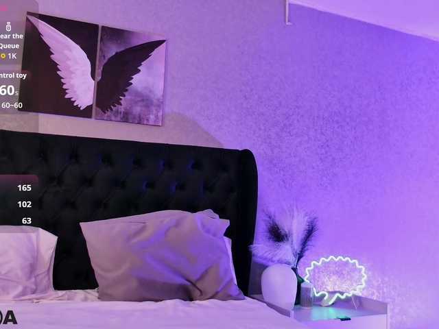 MiaBlue live cam on BongaCams
