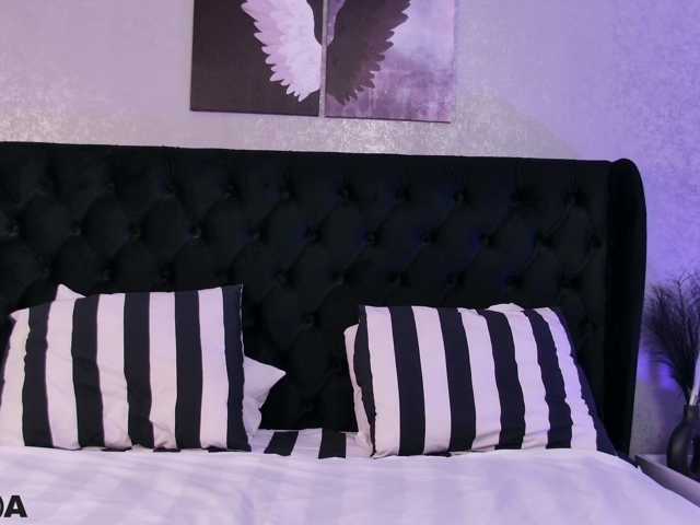 MiaBlue live cam on BongaCams