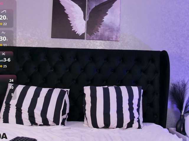 MiaBlue live cam on BongaCams