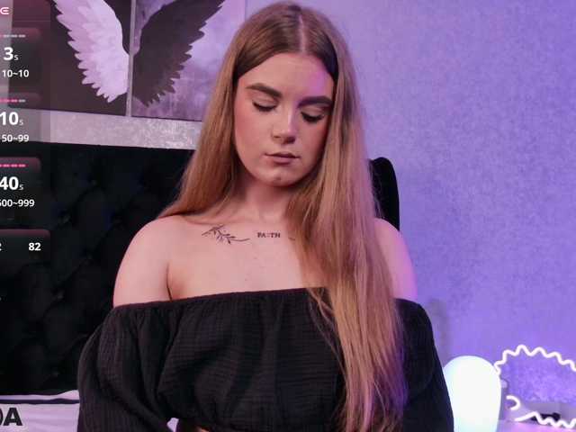 MiaBlue live cam on BongaCams