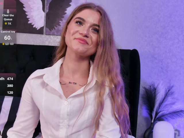 MiaBlue live cam on BongaCams