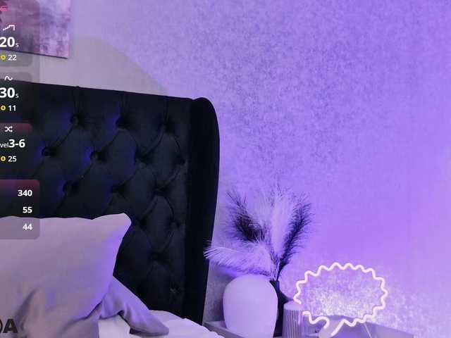 MiaBlue live cam on BongaCams