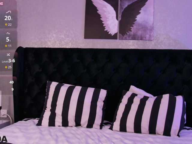 MiaBlue live cam on BongaCams
