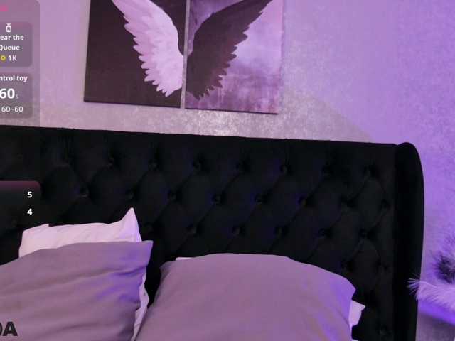 MiaBlue live cam on BongaCams