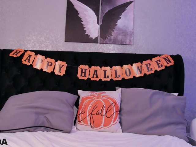 MiaBlue live cam on BongaCams