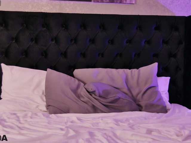 MiaBlue live cam on BongaCams