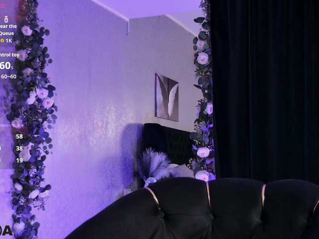 MiaBlue live cam preview