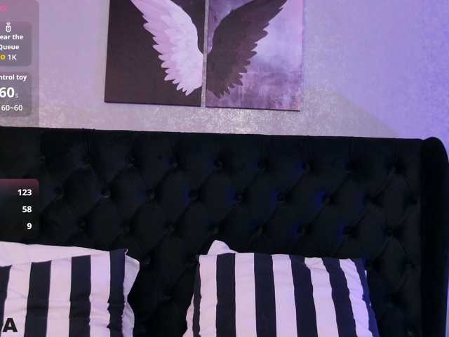 MiaBlue live cam on BongaCams