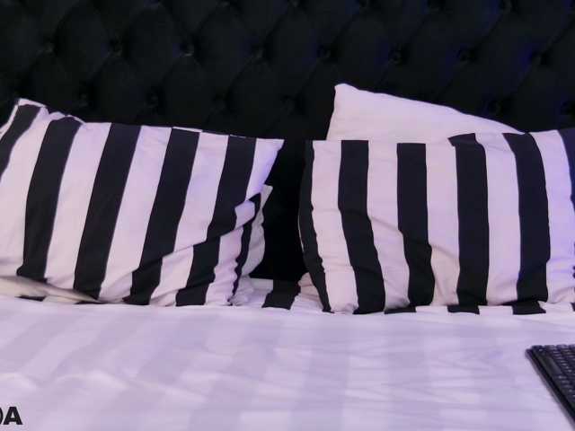 MiaBlue live cam on BongaCams