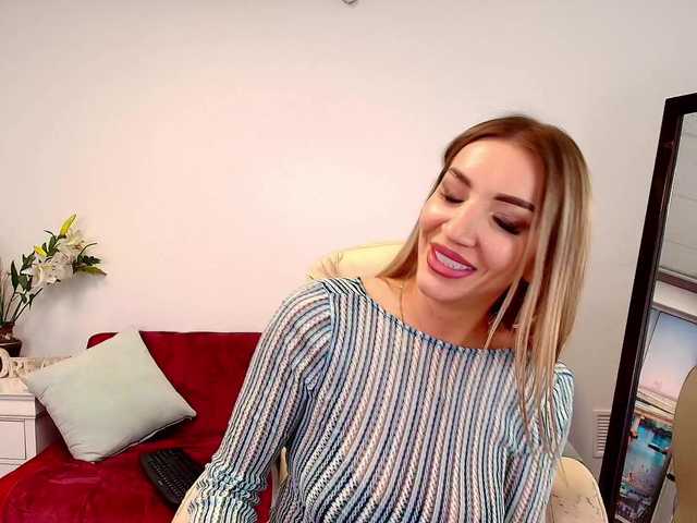 CyraDeLuxe