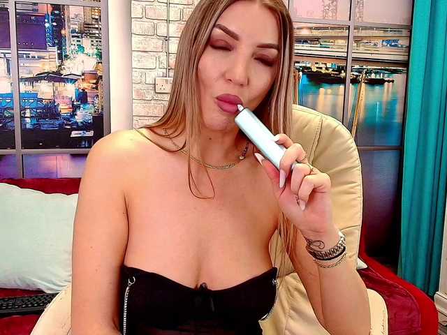 CyraDeLuxe live cam on BongaCams