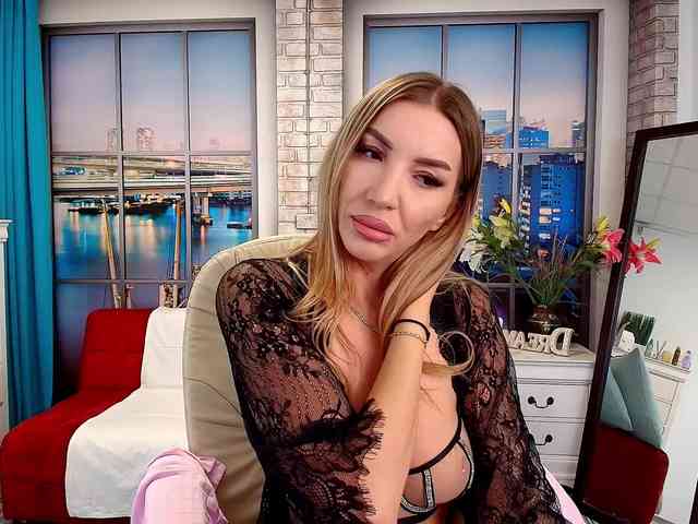 CyraDeLuxe