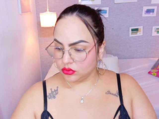 curvy-sexyvalen, live now on BongaCams