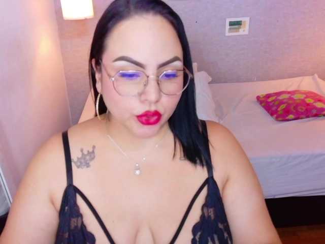 curvy-sexyvalen live cam on BongaCams