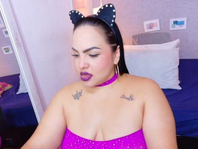 curvy-sexyvalen live cam on BongaCams