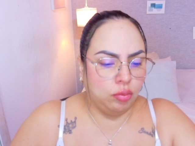 curvy-sexyvalen live cam on BongaCams