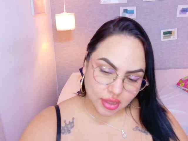 curvy-sexyvalen