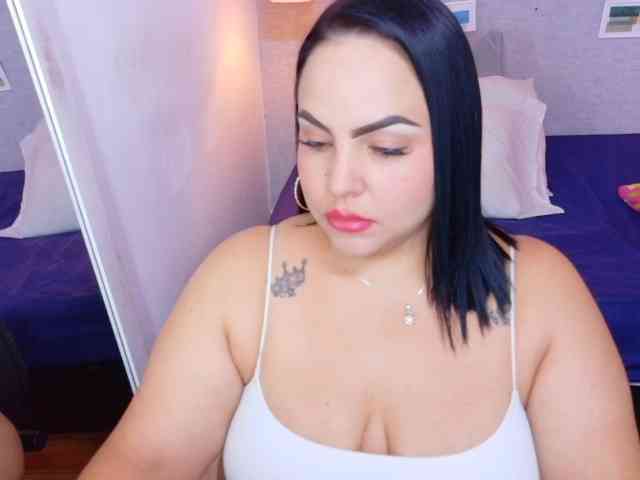 curvy-sexyvalen
