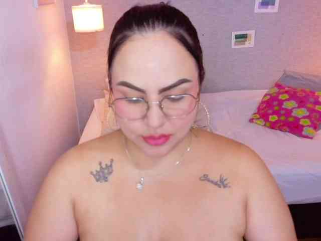 curvy-sexyvalen