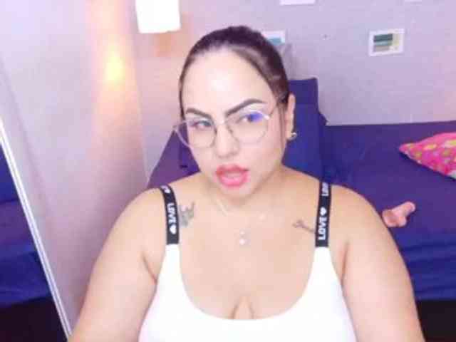 curvy-sexyvalen webcam