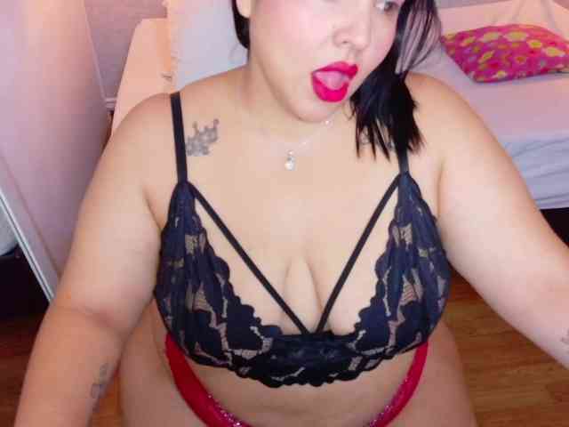 curvy-sexyvalen