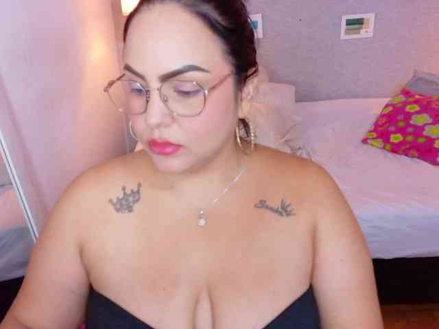 curvy-sexyvalen