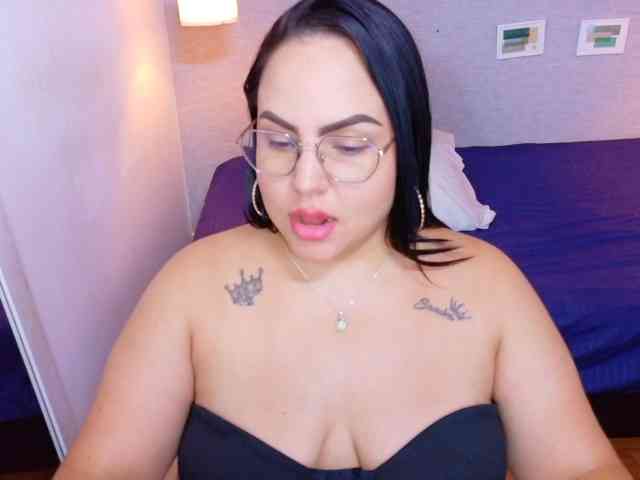 curvy-sexyvalen
