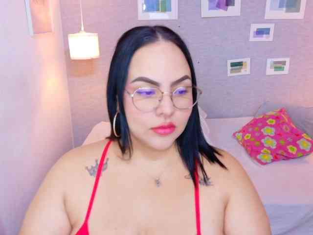 curvy-sexyvalen