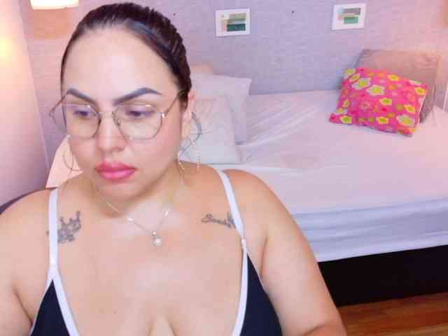 curvy-sexyvalen