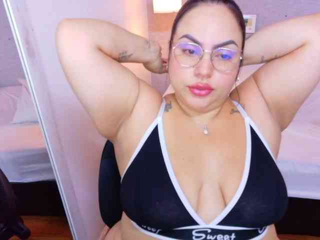 curvy-sexyvalen