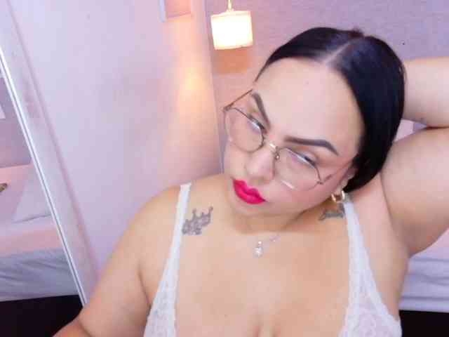 curvy-sexyvalen